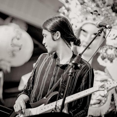 提供lesguitare樂吉他專業音樂教學中心大安教室服務的專家一坪音樂