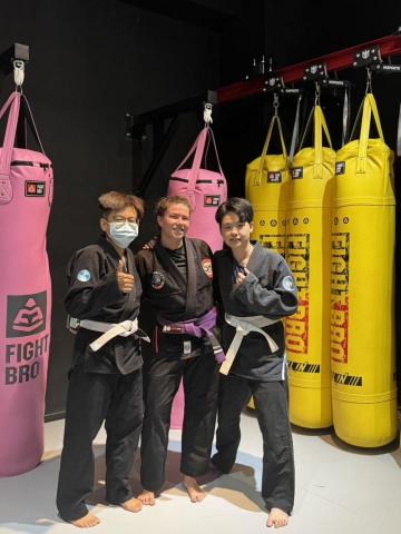 廖彩淯 - 拳館涵蓋柔術課程，有興趣者也可以體驗