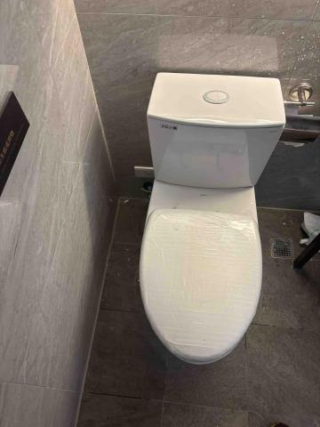 時尚機電修繕行 - 重慶北路飯店特規馬桶安裝更新