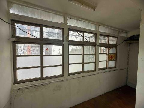 鑫凱鐵工程行 - 舊木框拆除