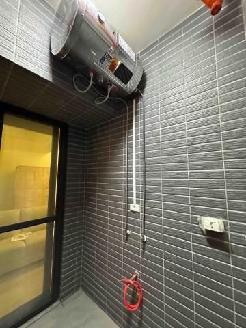 三毛 - 橫掛式熱水器安裝