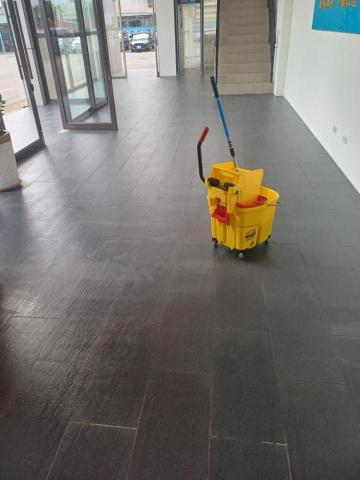 余先生 -  余先生 -