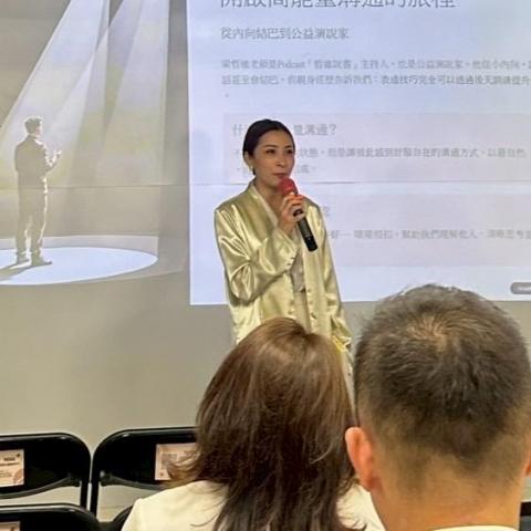 提供微波爐功率服務的專家妮娜