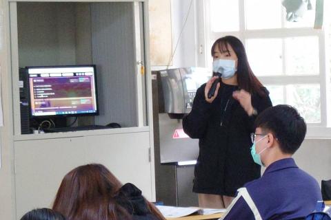 Cencia Hsu - 縣立苑裡高中授課