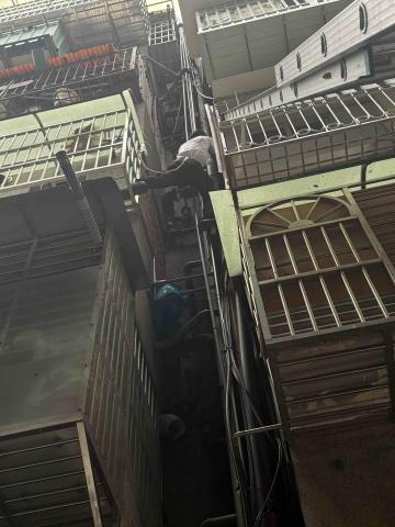 盛利水電工程 - 9/26 4樓戶外排水管破裂,協助完成修復並加裝獨立排水幹管,讓客戶使用起來更安心! 盛利水電工程 - 9/26 4樓戶外排水管破裂,協助完成修復並加裝獨立排水幹管,讓客戶使用起來更安心!