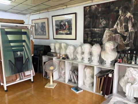 吳秋昭 - 畫室裡有石膏像可臨摹