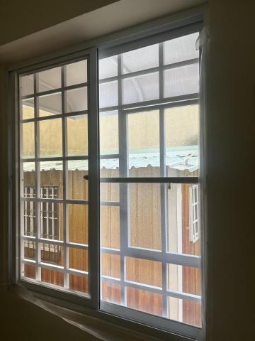 開鑫鐵工廠 - 訂製304不銹鋼  防盜窗（安裝後，烤漆白色）