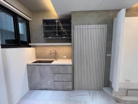 游佳翎 - 木作櫃體 | 地板鋪設 | 天花板造型 | 燈具安裝 
依照客戶需求，量身打造理想空間，讓家更舒適、美觀。