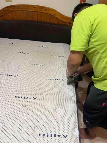 下班洗刷刷工作室 - 作業中