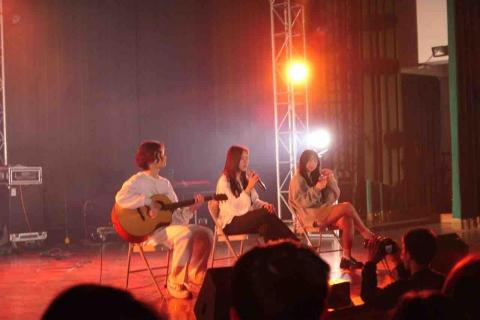 無 - 吉他社表演&mdash;擔任主唱