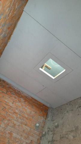 許祐景 - 天花板，維修孔中間預留抽風機孔位