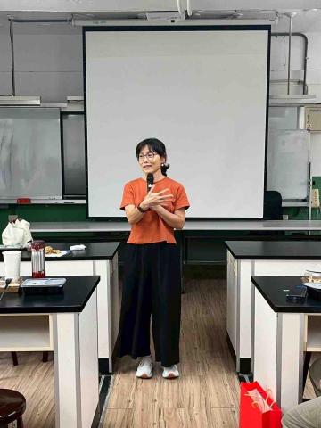 提供高中化學服務的專家劉至雅