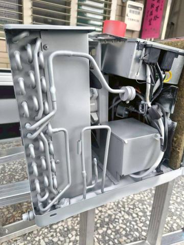 蘭旭空調工程有限公司 - 礁溪和平路，全新窗型冷氣安裝，本公司贈送窗機銅管防鏽噴塗處理。