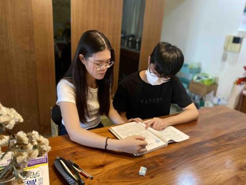 朱芳瑩 - 先引導學生看英文閱讀文本