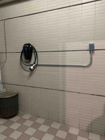 蔡明翰 - 充電樁安裝