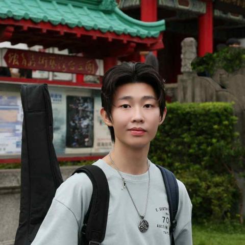 提供吉他彈唱服務的專家金文濤