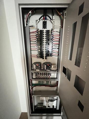 楊先生 - 動力電盤安裝、電源架設、二次側接線