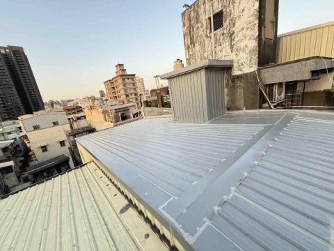 吉田企業社 - 更換鐵皮屋頂烤漆板