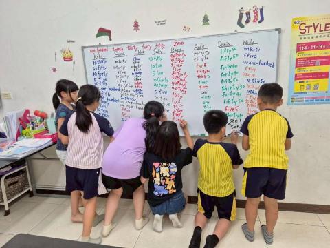 小米老師 - 玩遊戲練習背單字
