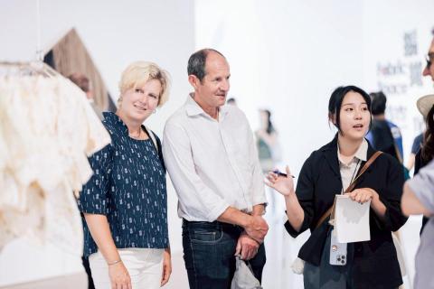 李謦芳 - 2025高雄愛河端午龍舟嘉年華 ，內惟藝術中心參訪口譯。