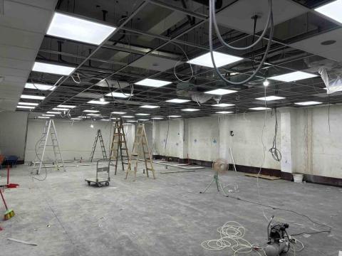 李興貴 - 平板燈安裝