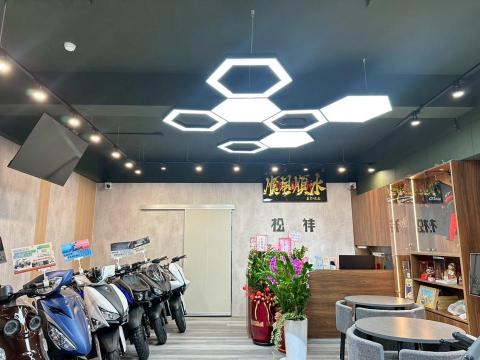 菘宥工程 - 統包設計施工
菘宥工程是一家專注於設計統包工程的專業團隊，提供從初步規劃、設計發想、工程施作到最終完工交付的全方位服務，協助客戶輕鬆完成室內/商業空間建置。