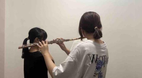 林欣潔-長笛教學/鋼琴教學 - 教學中與學生一同演奏，感受聲音的變化
