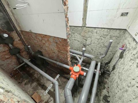 李興貴 - 排水、糞管、給水配管