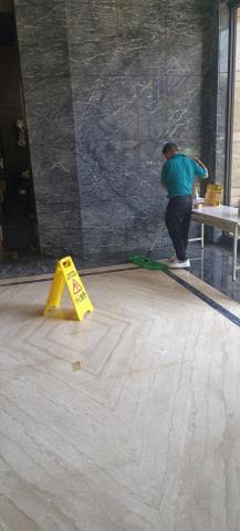 真誠熱衷的為你服務 - 清潔地板