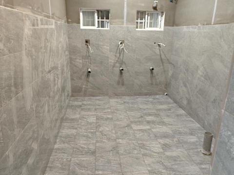 李雨政 - 餐廳廁所磁磚鋪設