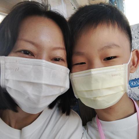 提供保母服務的專家鄭筱齡