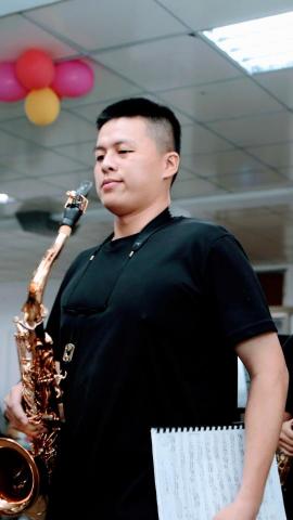 陳維翮 - 於陸軍樂隊服役時參與重奏演出之照片