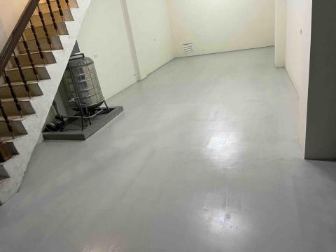 喨騰有限公司 - 停車位耐重壓灰白色