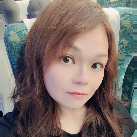 提供作文班服務的專家李老師/蘿拉老師