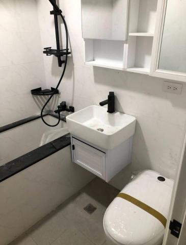 承藝室內裝修 - 新作泥作浴缸，人造石浴缸檯面，淘寶貨衛浴設備代客安裝。