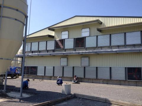 傑達國際 - 建置智慧化通風系統，結合溫控器與自動化風扇管理，優化生長環境與管理效能。