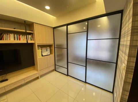 承藝室內裝修 - 電視櫃規劃及細鋁框滑軌隔間門
