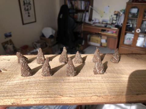 Solani療癒所 - （圖片為自製的香塔）
居家清潔，不只有實際上的物質清潔、加上空間淨化，讓您拖著疲憊或是負面的情緒回到淨化過的家，連身心都被洗滌了一番，真正的讓人放鬆，回到溫暖舒適的家。