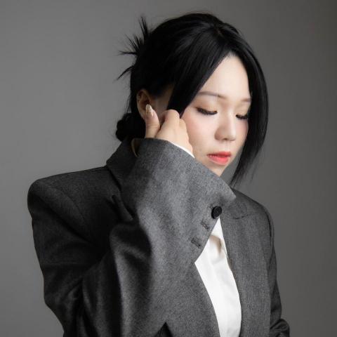 提供美髮剪刀服務的專家Doris