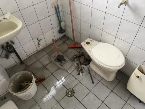 劉明鑫 - 馬桶更換 劉明鑫 - 馬桶更換