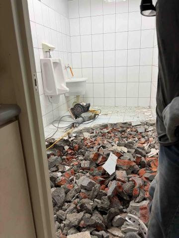 好工人拆除裝修團隊 - 中和公司廁所拆除