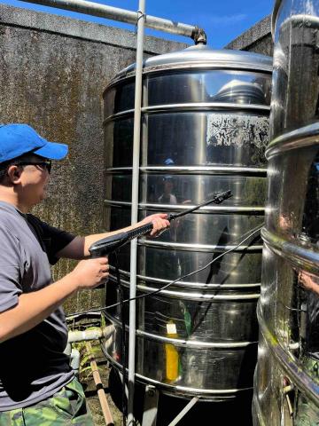 孫子風 - 清洗水塔