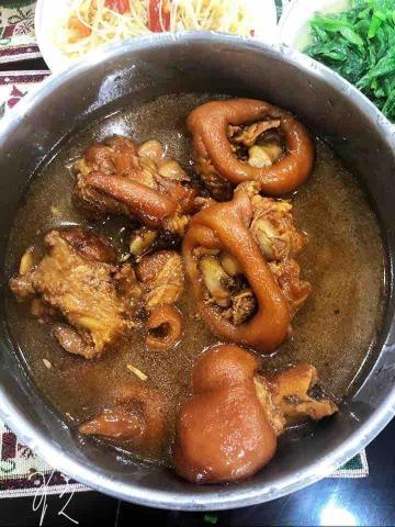 金玲 - 紅燒豬腳