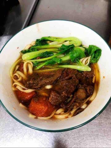 金玲 - 紅燒牛肉麵