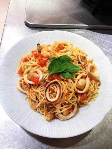 金玲 - 透抽鮮番茄義大利麵