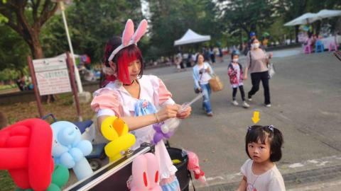 造型氣球 半半姐姐 - 街頭造型氣球