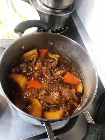 金玲 - 馬鈴薯紅蘿蔔紅燒牛