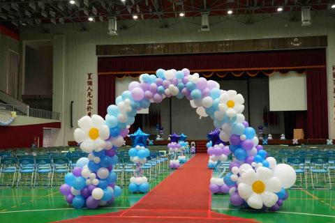 造型氣球 半半姐姐 - 畢業佈置