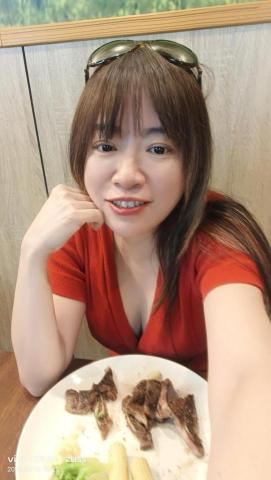 提供剪髮男生服務的專家小護士頭臉撥筋工作坊