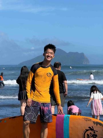 Henry Wang - 課業以外的領域，我也略有涉獵，有能力能與學生聊天，暫時減輕課業壓力。